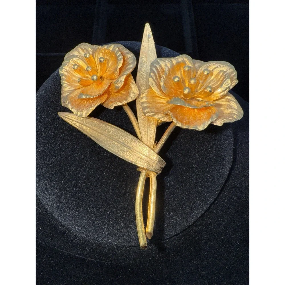 Stunning Gold Tone Double Flower Brooch / Pin Vintage